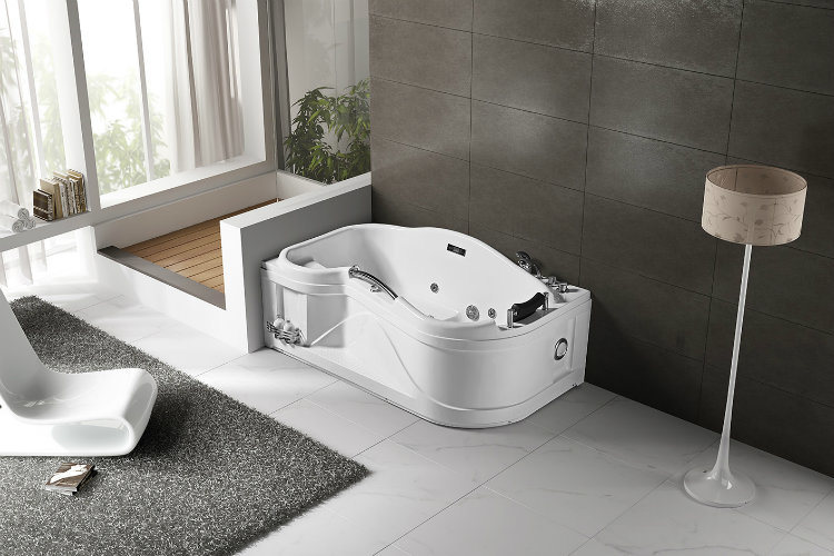 Jacuzzi Spa massage in Marina